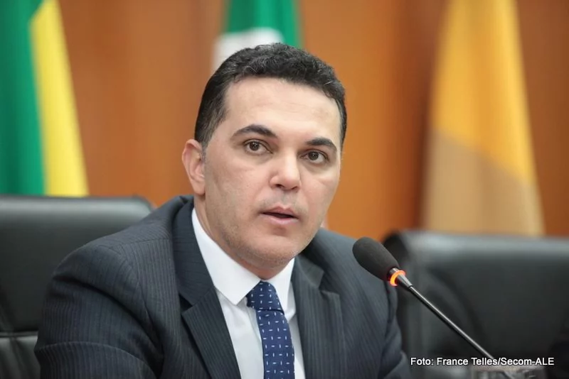 Justiça de Roraima determina prisão domiciliar com tornozeleira eletrônica para ex-deputado Jalser Renier