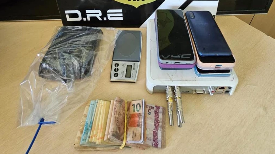 Família do Tráfico: Uma ação da polícia resultou na prisão do pai e a mulher que supostamento gerenciava negócio de drogas do marido