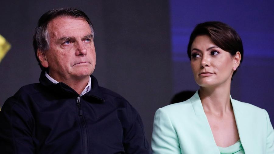 Ex-presidente Jair Bolsonaro e esposa mantem silêncio em depoimento à Polícia Federal