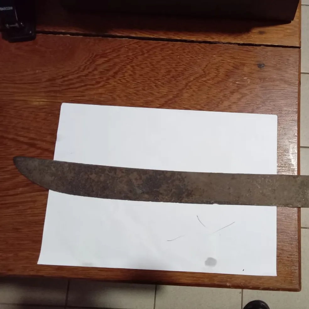  Homem ataca esposa e enteada com facão em Rorainópolis