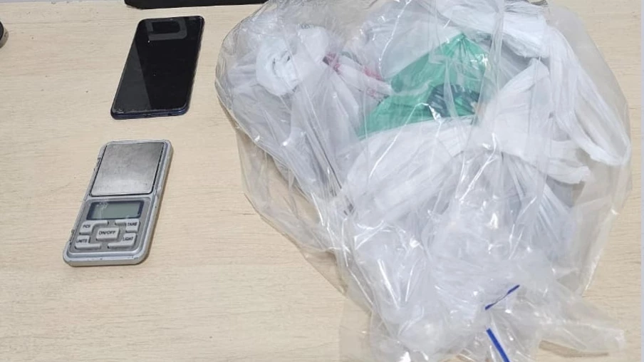 Mãe é presa por usar filha adolescente como 