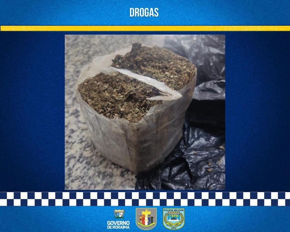 Polícia encontra tablete de maconha, porém não foi encontrado ninguém no local