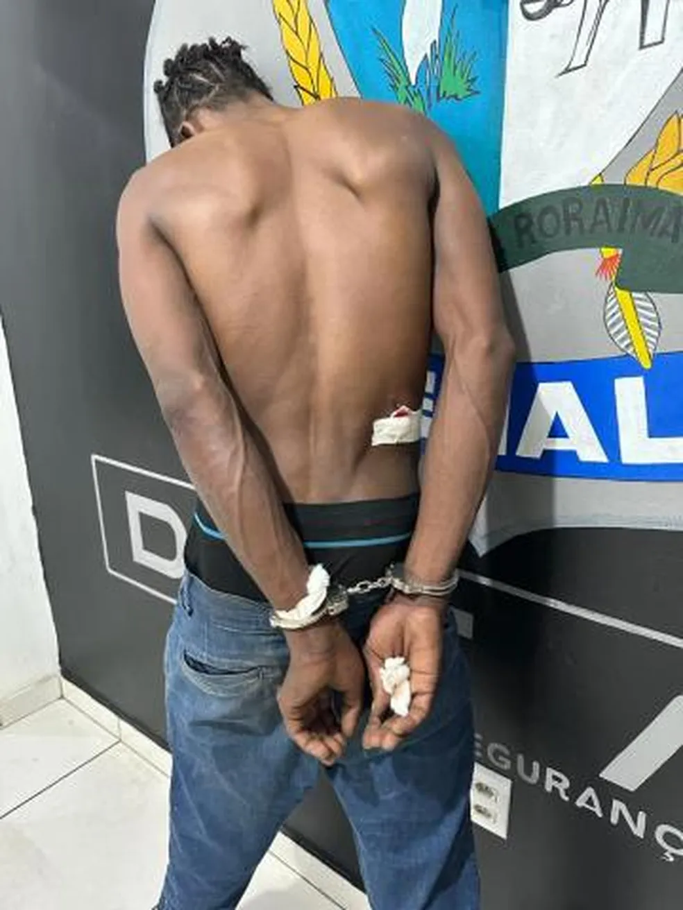  Homem é preso por desrespeitar medida protetiva, cuspir e puxar cabelo de criança de 4 anos para ameaçar a mãe