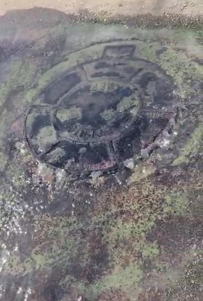 Moradores do Bairro Jardim Floresta denunciam esgoto que está transbordando desde o ano passado 