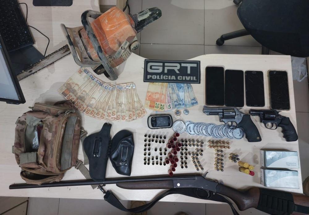 Seis homens são detidos com armas, municão e dinheiro no município de Amajari