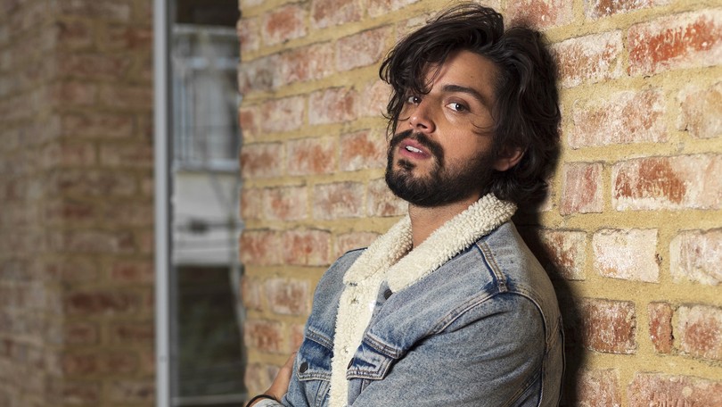 Rodrigo Simas admite cobrança sobre paternidade e declara paixão pelos sobrinhos