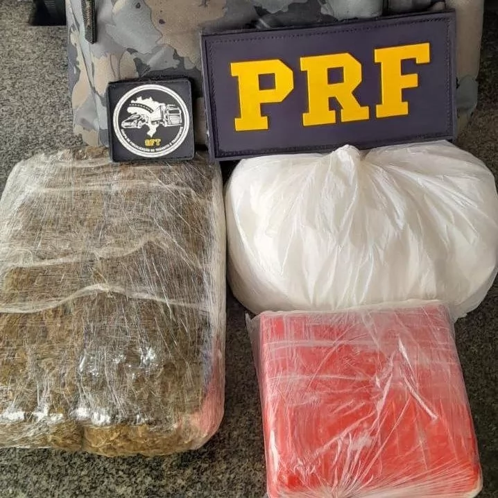 Mais de 2 kg de drogas são apreendidas em ônibus na BR-174, em Boa Vista