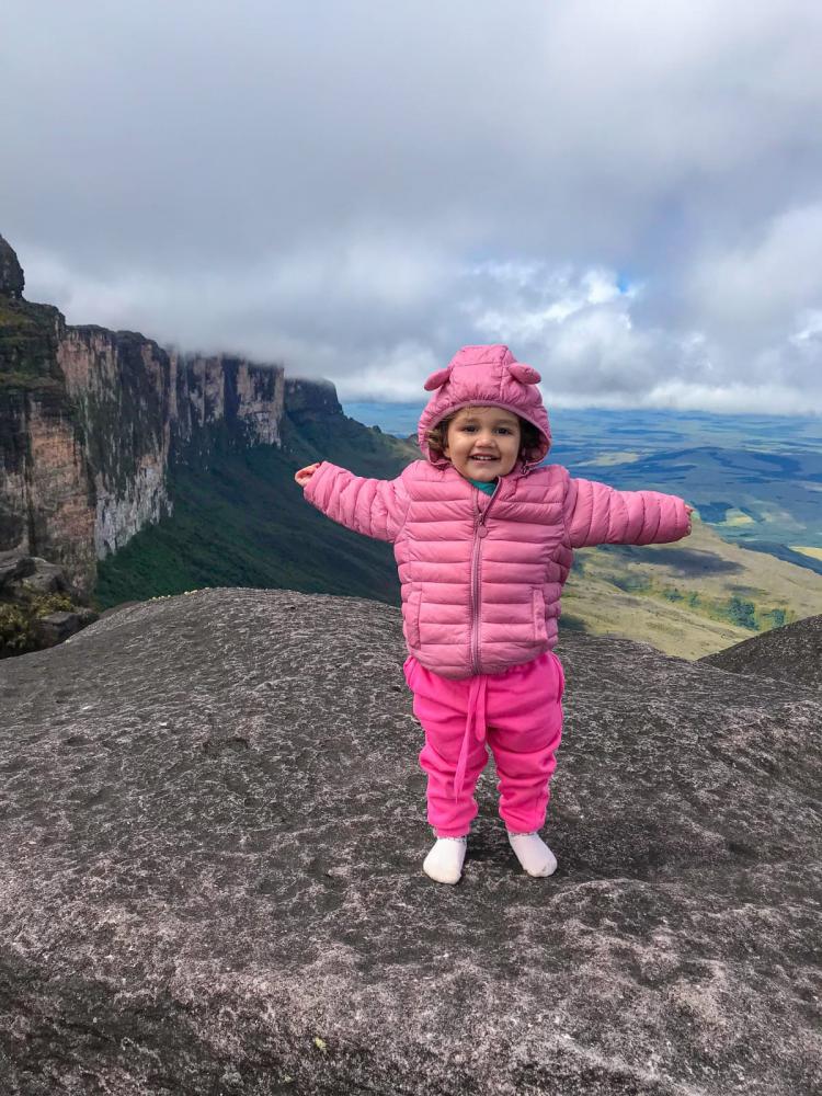 Julinha no topo do Monte Roraima(Foto: Arquivo pessoal)