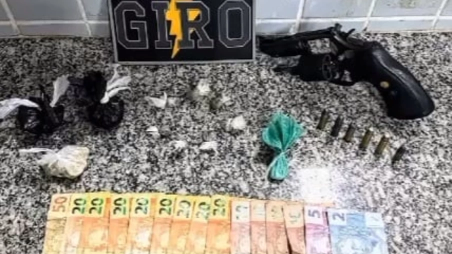 Venezuelanos são presos com armas e drogas escondidos em uma bolsa