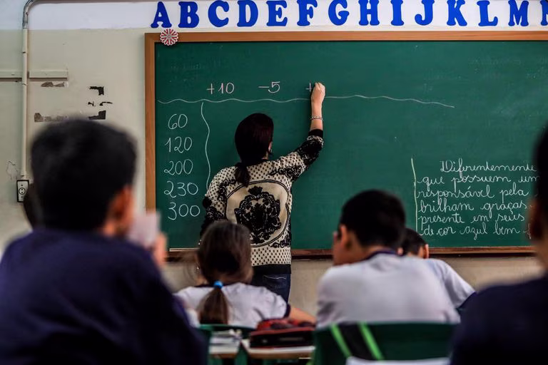 Alunos do ensino básico das escolas públicas voltarão a ter aulas sobre educação sexual