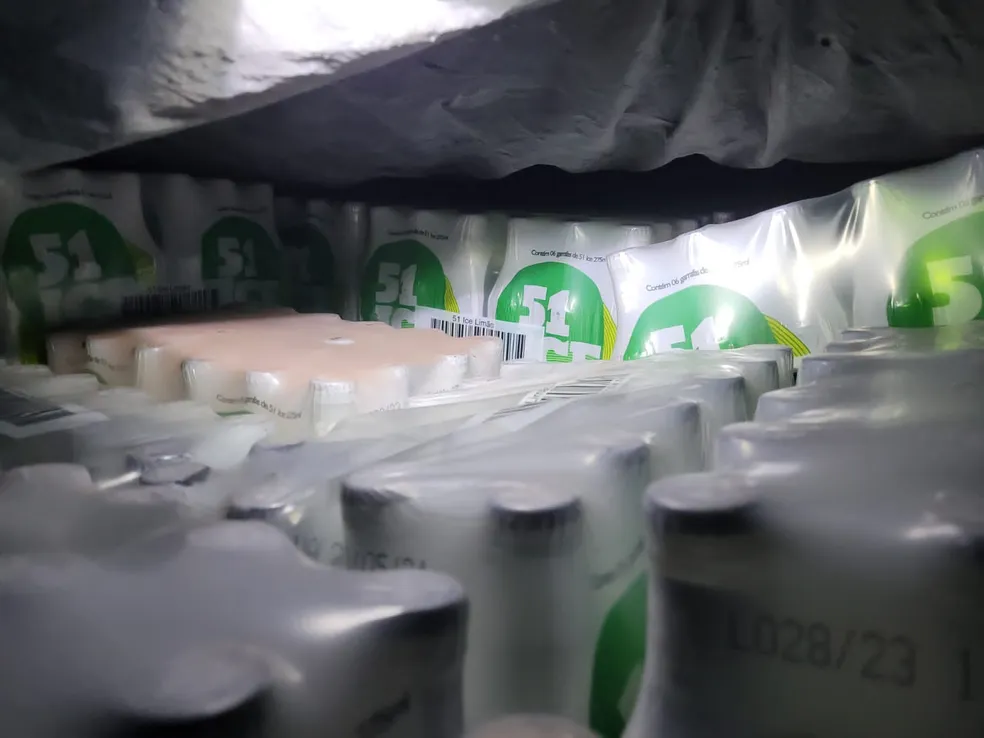 Fiscalização da Sefaz em Roraima apreende cargas de bebidas alcoólicas e toneladas de açúcar e óleo com documentos irregulares