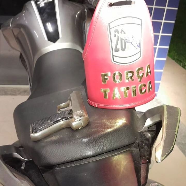 Equipe da Força Tática prende infratores e recupera motocicleta que foi roubada com o uso de arma de fogo